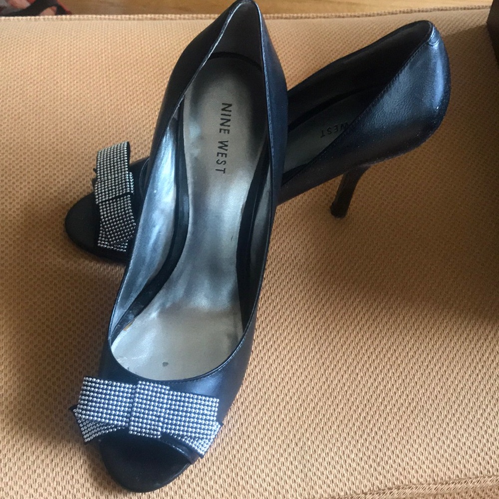 Black sexy peep toe pumps